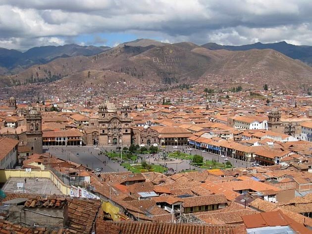 Plaza de armas cusco, la ciudad imperial ombligo del mundo, visita la capital de los incas, foto paza de armas cusco peru - catedrals